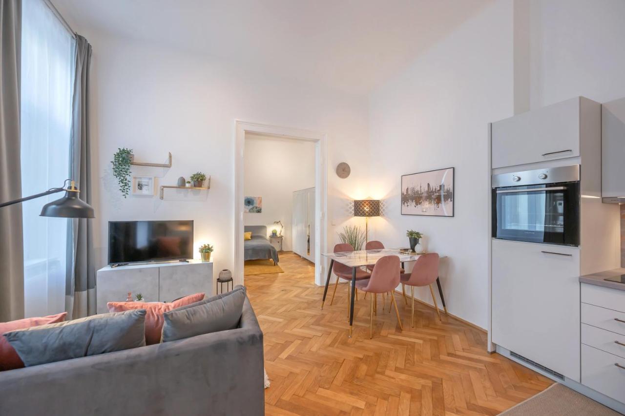 Cosy City Center Apartment Wina Bagian luar foto