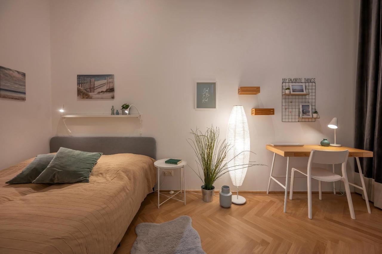 Cosy City Center Apartment Wina Bagian luar foto