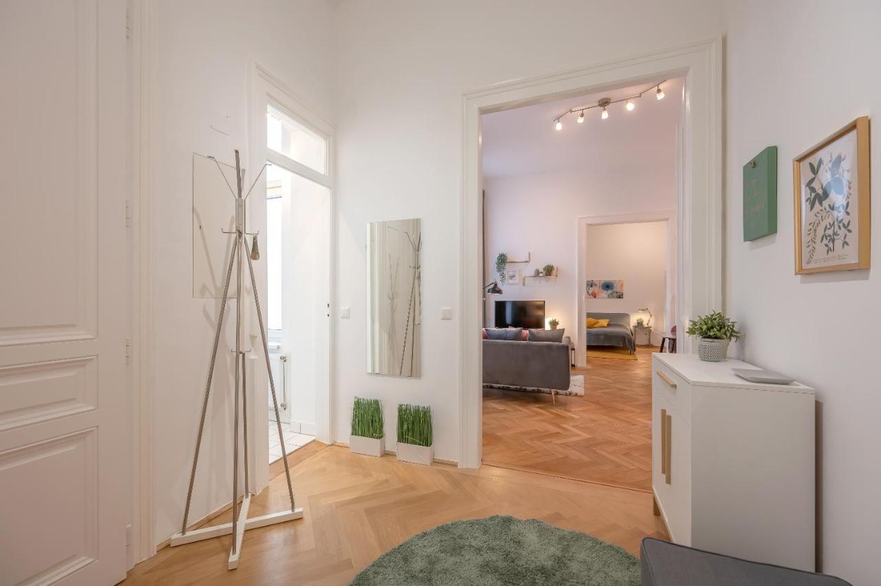 Cosy City Center Apartment Wina Bagian luar foto