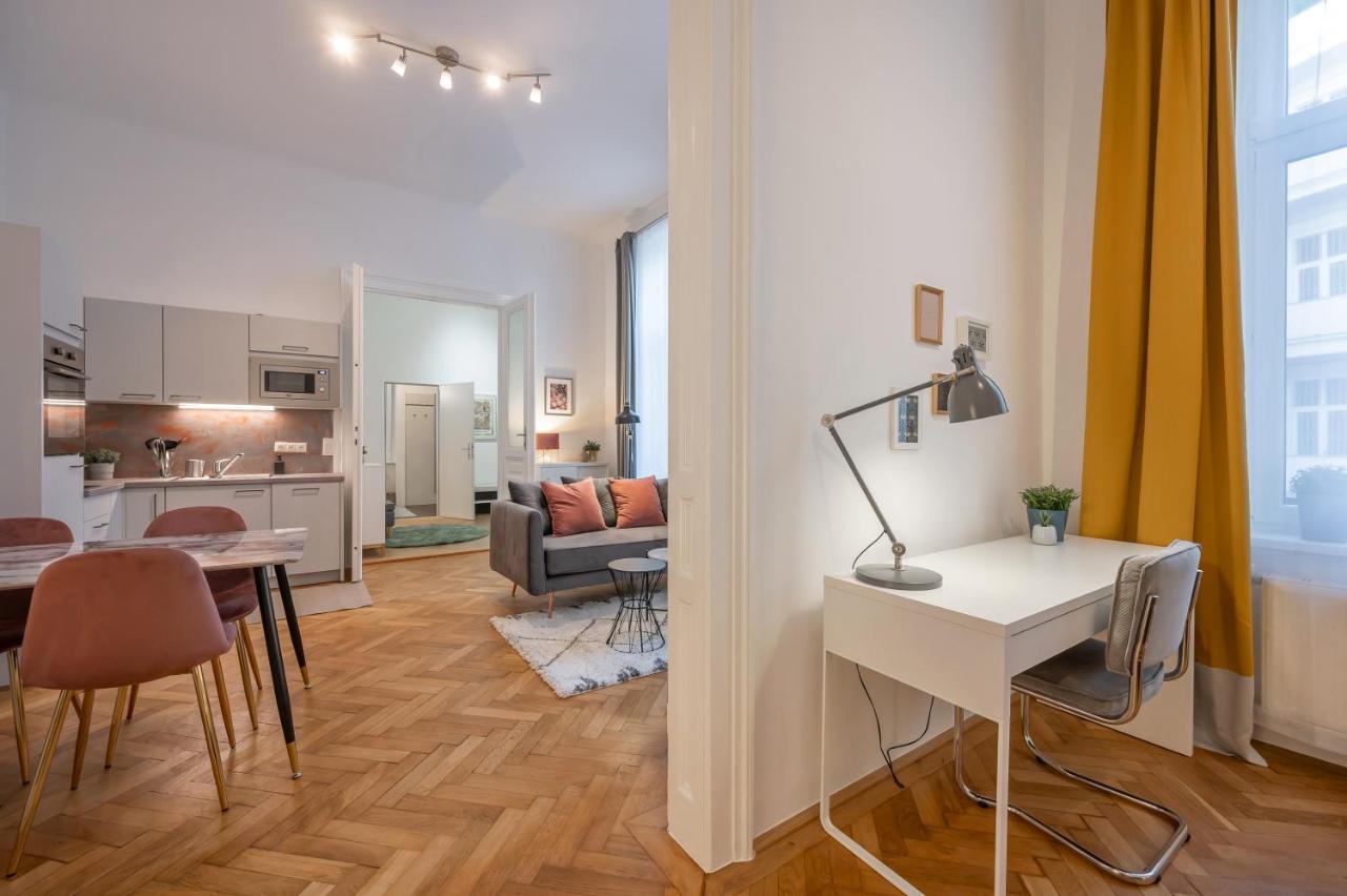 Cosy City Center Apartment Wina Bagian luar foto