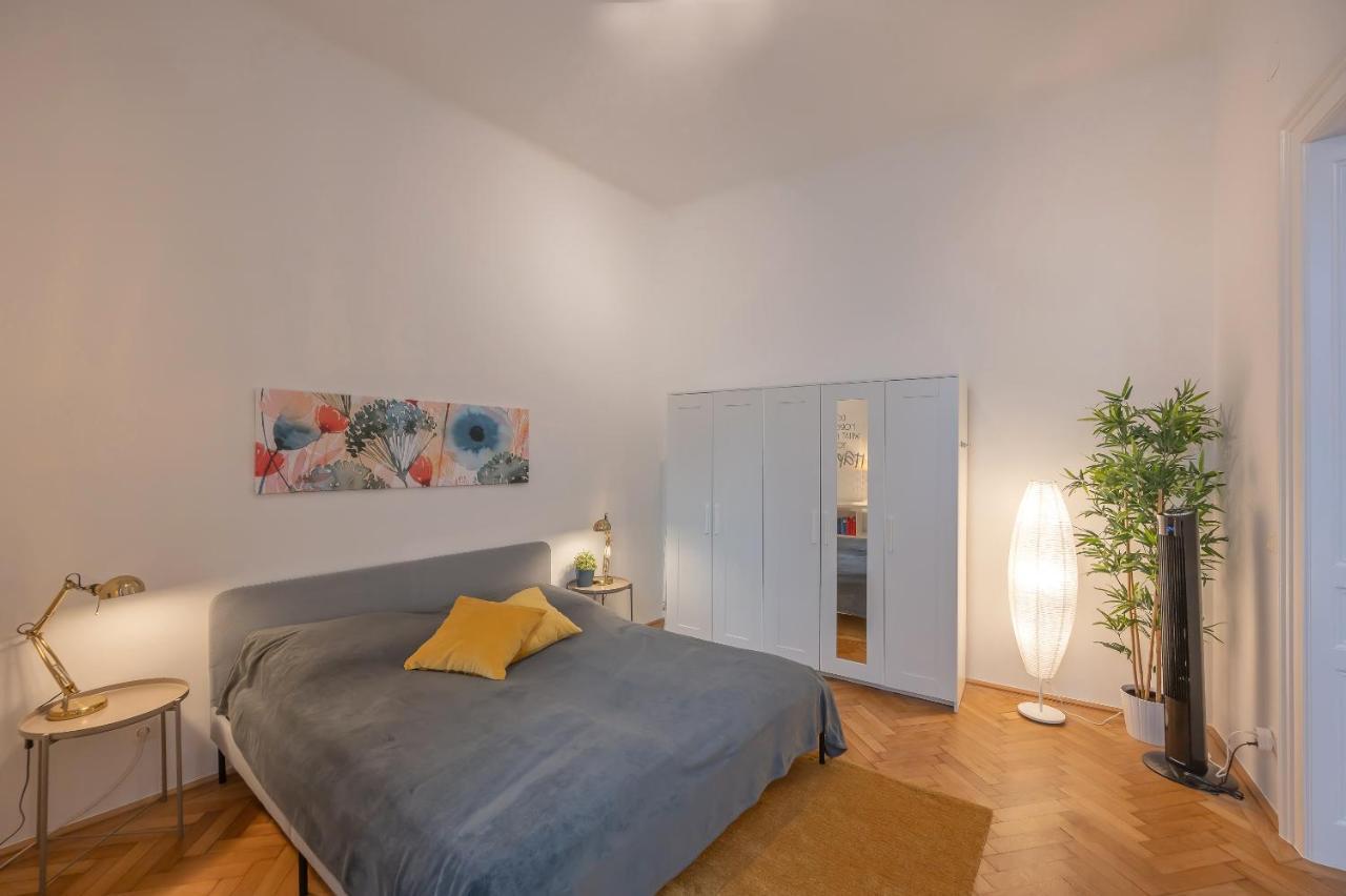 Cosy City Center Apartment Wina Bagian luar foto